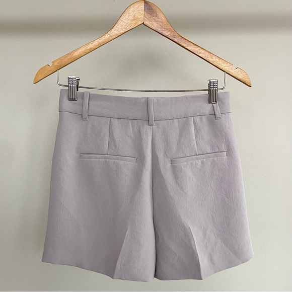 Aritzia Wilfred Effortless high-rise shorts. 🩶 - Picture 3 of 10